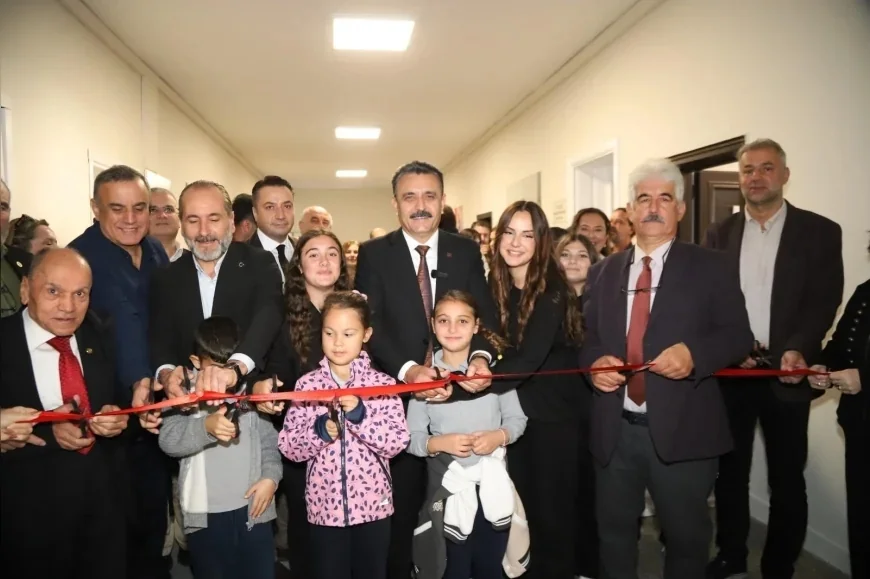 Dikili Belediye Başkanı Mustafa Kırgöz: “Gençlerimizin başarısı hepimizin başarısıdır”