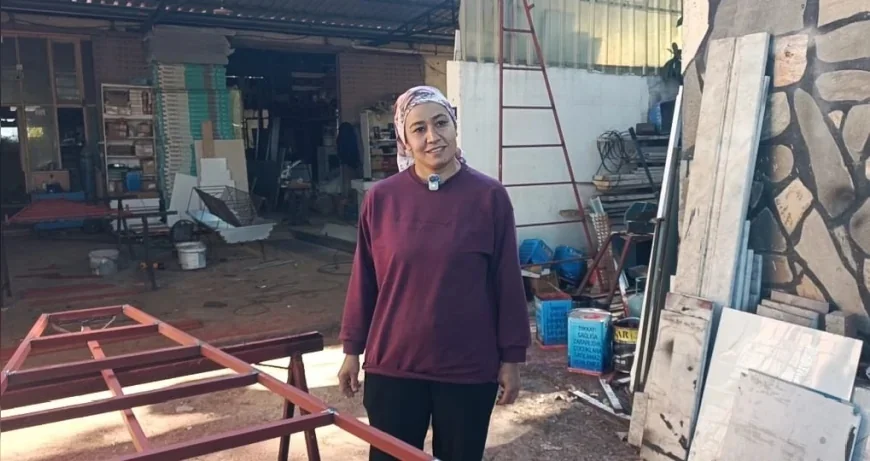 Aydın’da Eşinin İşsiz Kalmasıyla Atölye Açan Buket Şenler 9 Yıldır Demir ve Mobilya Üretiyor