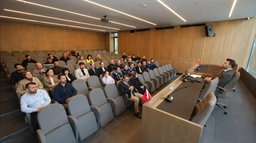 İnegöl Belediyesi Personeline Yapay Zekâ Eğitimi: Kamu Hizmetlerinde Dijital Dönüşüm Hedefleniyor