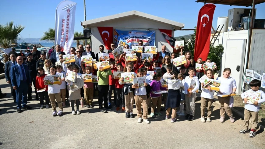 İzmir Gümüldür’de 50 Öğrenci Denizle Buluştu, Balıkçılığı Tanıdı ve Kitaplarla Ödüllendirildi