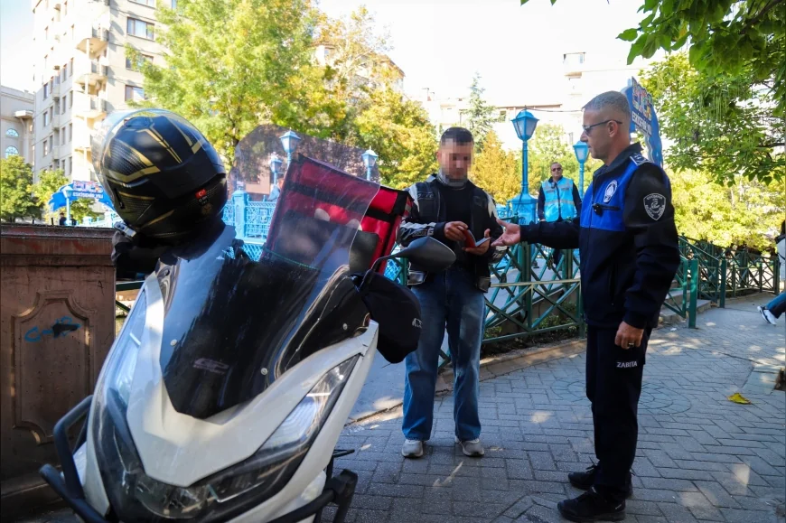Eskişehir Büyükşehir Belediyesi Zabıtasından Yaya Güvenliği İçin Sıkı Denetim: Yasaklı Alanlara Girene 3 Bin 705 TL Ceza