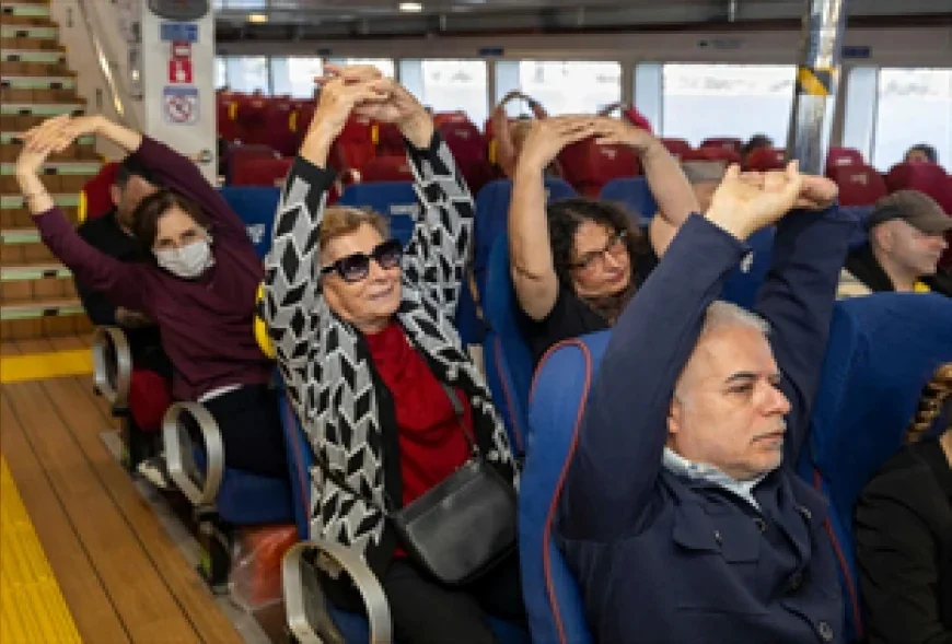 İzmir Büyükşehir Belediyesi Vapur Yolcularını “Günaydın Sporu” ile Güne Hazırlıyor