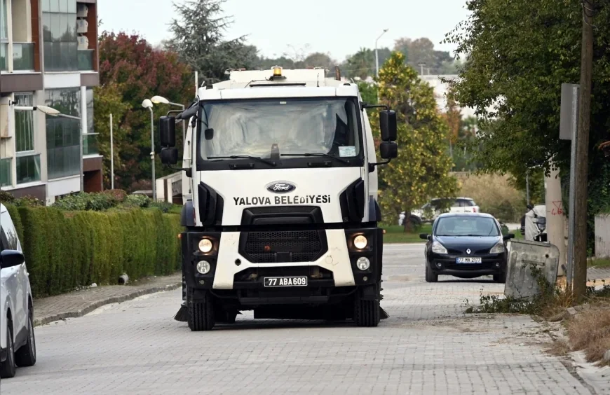 Yalova Belediyesi Kazım Karabekir Mahallesi’nde Sokak Sokak Temizlik Çalışması Gerçekleştirdi