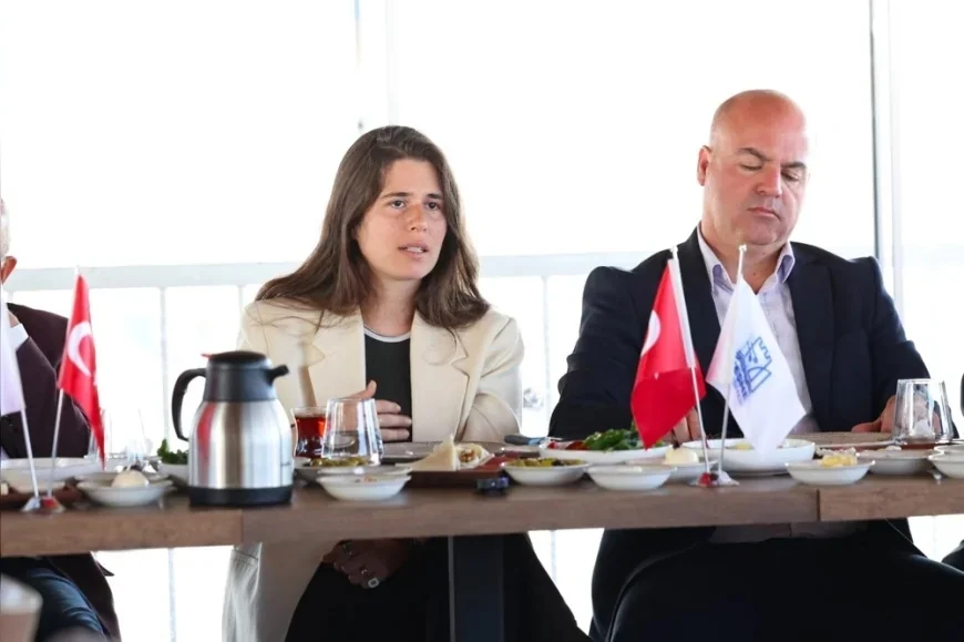 Çeşme Belediye Başkanı Lâl Denizli: “Mahallelerimizi birlikte daha iyi hale getiriyoruz”
