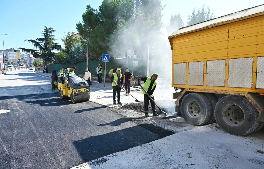 Yalova Belediyesi kent genelinde yol, altyapı, kaldırım ve park alanlarında bakım ve yenileme çalışmalarını sürdürüyor