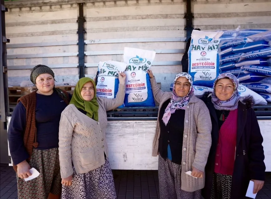 Denizli Büyükşehir Belediyesi 19 İlçede 2 Bin 65 Üreticiye 170,4 Ton Yem Bitkisi Tohumu Desteği Sağlıyor