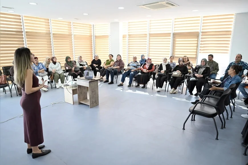 Mersin Büyükşehir Belediyesi Engelsiz Yaşam Merkezi’nde Ailelere Güvenli İnternet Kullanımı Eğitimi Verildi