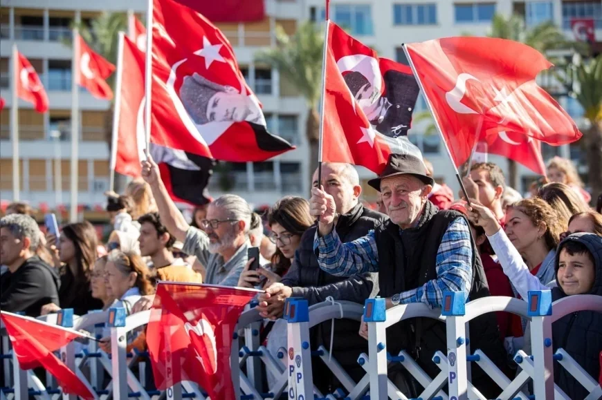 İzmir Büyükşehir Belediyesi Cumhuriyet’in 103’üncü Yılını Konserler, Fener Alayı ve Gösterilerle Kutlayacak