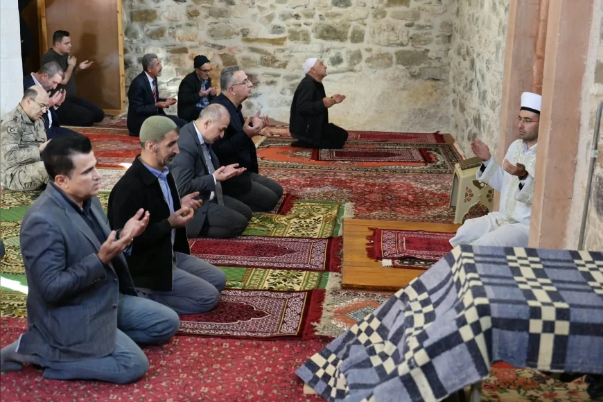 Elazığ Harput Kalesi’nde Restorasyonu Tamamlanan Fetih Mescidi Cuma Namazıyla Yeniden İbadete Açıldı