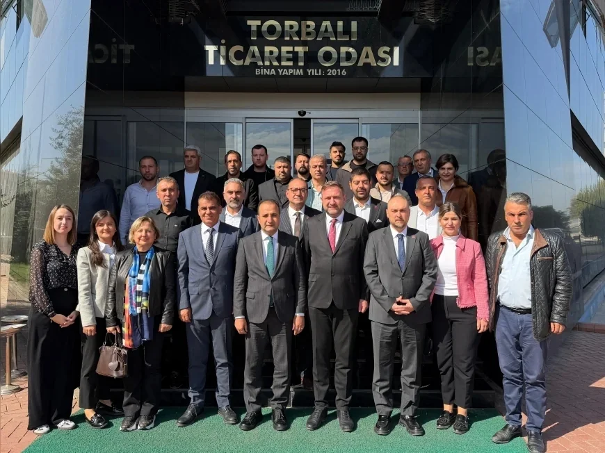 CHP İzmir İl Başkanı Utku Gümrükçü Torbalı’da Esnaf ve Vatandaşlarla Buluştu: “Halkın Sesi ve Dert Ortağı Olmaya Devam Edeceğiz”