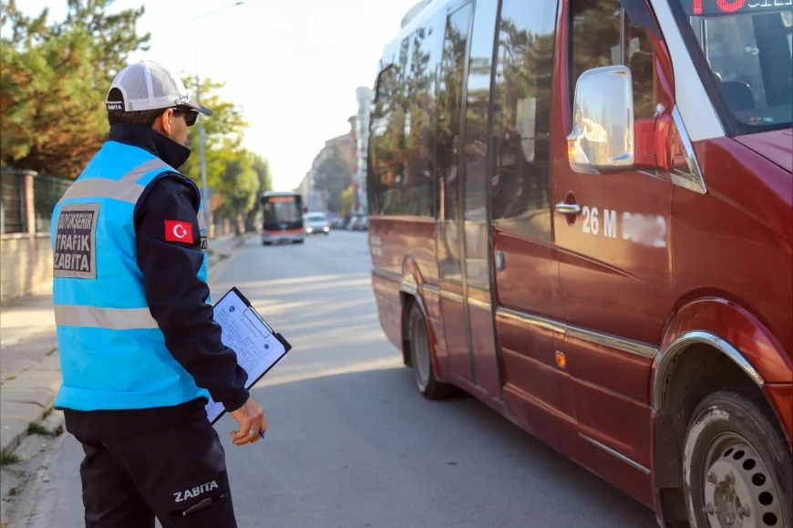 Eskişehir Büyükşehir Belediyesi, Emniyet ve Şoförler Odası Minibüslerde Ortak Denetim Gerçekleştirdi