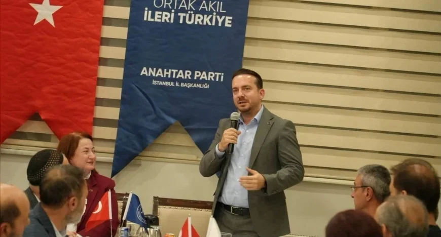 Anahtar Parti Zeytinburnu İlçe Başkanı Doğan Akdeniz Muhtarlarla Buluştu: Kentsel Dönüşüm ve İlçenin Kimliği Gündeme Geldi