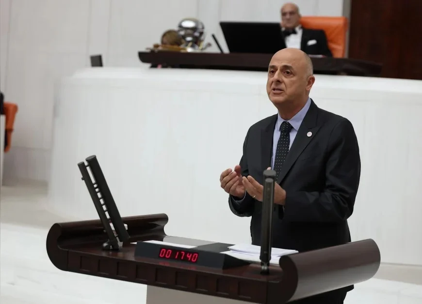 YENİ Parti İzmir Milletvekili Ümit Özlale’den Taha Çakmak’a: “Karayipler, Londra ve İsviçre’deki şirketler üzerinden sizin hesabınıza işlem yapıldı mı?”