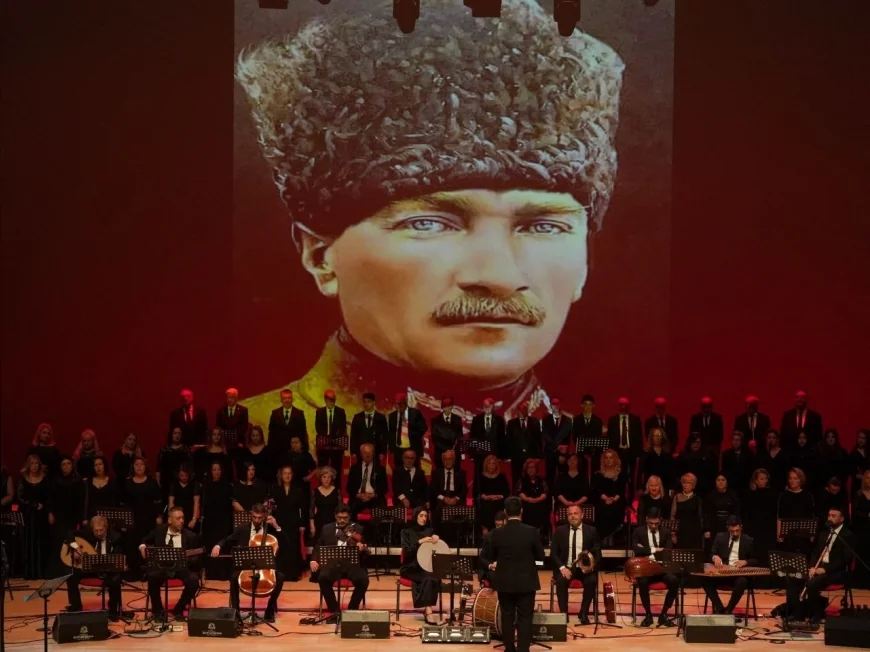 Denizli Büyükşehir Belediyesinin “Çanakkale’den Cumhuriyet’e” Programında Milli Mücadele Ruhu Müzik ve Tiyatro ile Sahneye Taşındı