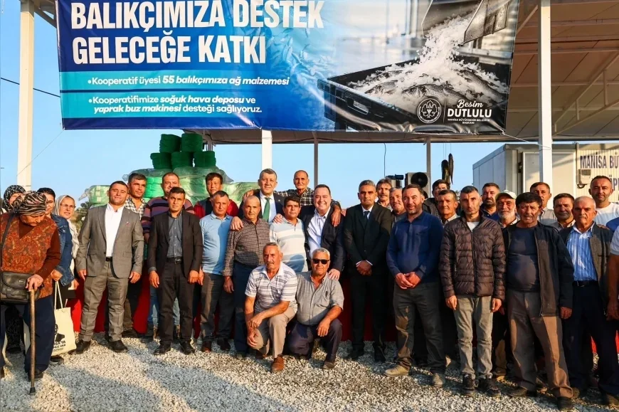 Manisa Büyükşehir Belediyesi Köprübaşı’nda Balıkçılara Soğuk Hava Deposu, Buz Makinesi ve Malzeme Desteği Sağladı
