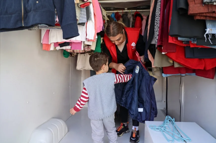 Efeler Belediyesi Mobil Destek Aracıyla İmamköy Mahallesi’nde İhtiyaç Sahiplerine Ücretsiz Kıyafet Ulaştırdı