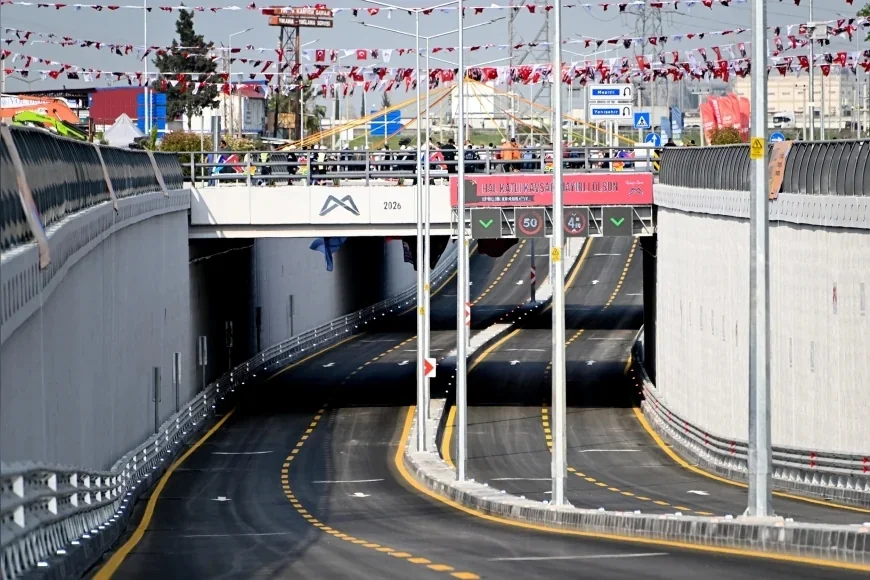 Mersin Büyükşehir Belediyesi Akdeniz’de 659 Bin Ton Asfalt ve 750 Milyon Liralık Kavşak Yatırımıyla Ulaşım Ağını Güçlendirdi