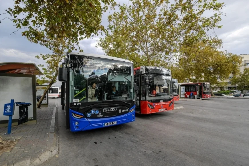 İzmir Büyükşehir Belediyesi 29 Ekim Cumhuriyet Bayramı İçin Toplu Ulaşım Seferlerini Artırdı