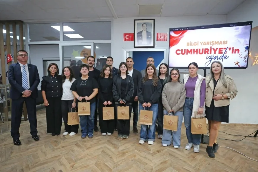 Karşıyaka Belediye Başkanı Yıldız Ünsal: “Cumhuriyet’i yaşatacak, ileriye taşıyacak olan gençlerdir”