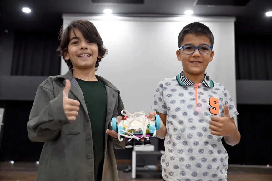 Mersin Büyükşehir Belediyesi’nin Mercan Bilim Merkezi Öğrencileri Robotik Yarışmalarında Bölge ve Türkiye Dereceleri Kazandı
