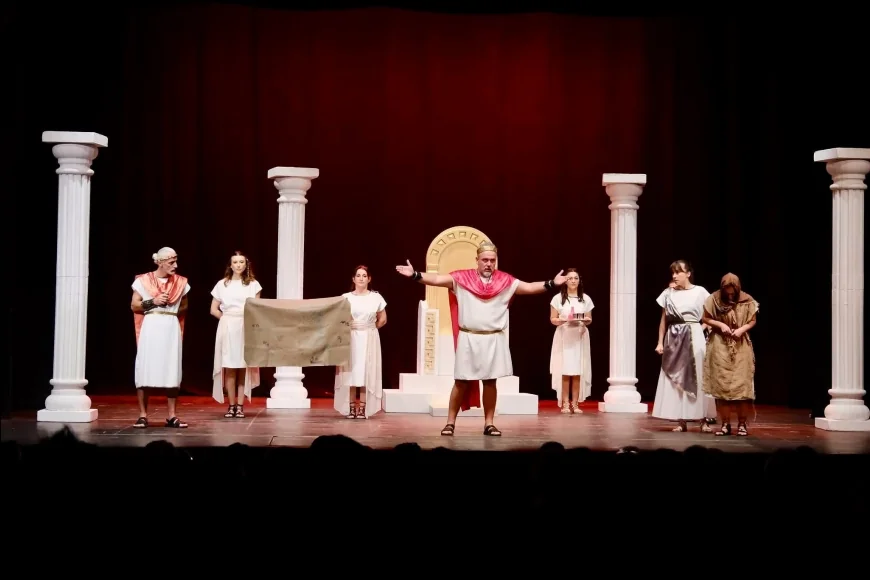 Giresun Belediyesi Şehir Tiyatrosu, “Mikenden Kız Kaçırmaya ya da Troya Faciası” Oyunuyla Adana Tiyatro Festivali’nde Sahne Aldı!