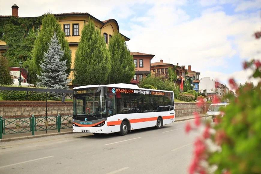 Eskişehir Büyükşehir Belediyesi 29 Ekim Cumhuriyet Bayramı Kutlamaları İçin 5 Güzergâhta Ücretsiz Ring Seferleri Düzenleyecek!