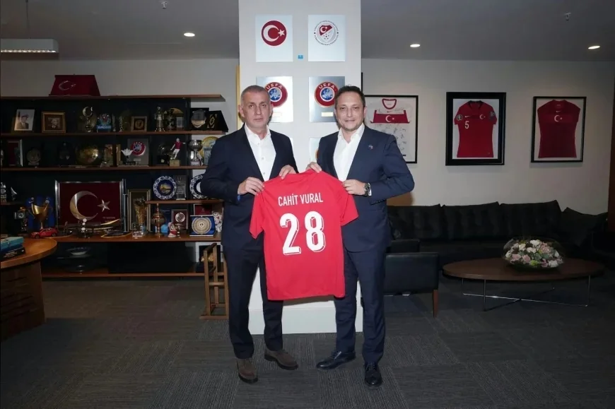 Anahtar Partisi İl Başkanı Op. Dr. Altuğhan Cahit Vural: “Türk Futbolunun İlerlemesi Adına Verimli Bir Görüşme Gerçekleştirdik”