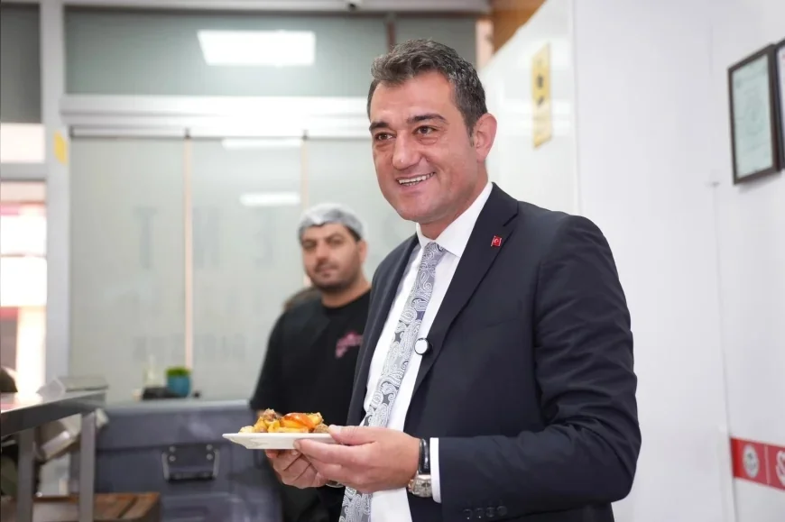 GİRESUN BELEDİYE BAŞKANI FUAT KÖSE, KENT LOKANTASI’NIN İKİNCİ YILINDA VATANDAŞLARLA AYNI SOFRAYI PAYLAŞTI