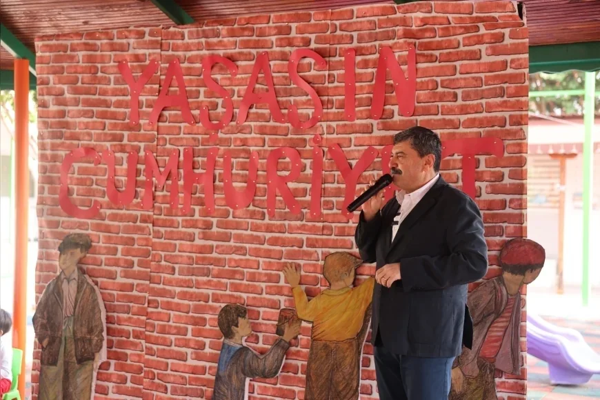 Toroslar Belediye Başkanı Abdurrahman Yıldız: “Sizler Cumhuriyet’e sahip çıkacak olan çocuklarsınız”