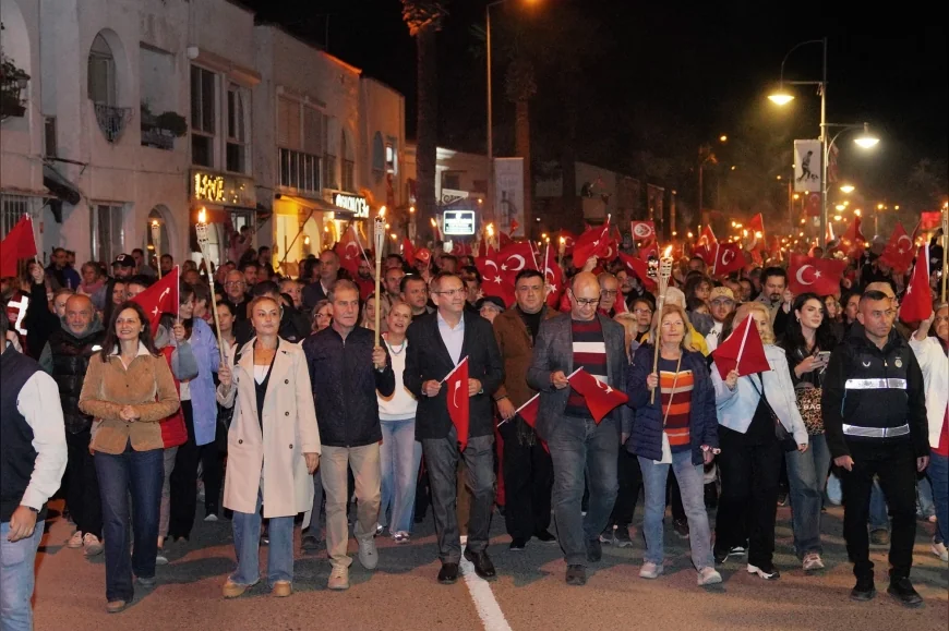 Ayvalık’ta Cumhuriyet’in 103. Yılı Tören, Fener Alayı ve Feridun Düzağaç Konseriyle Kutlanacak