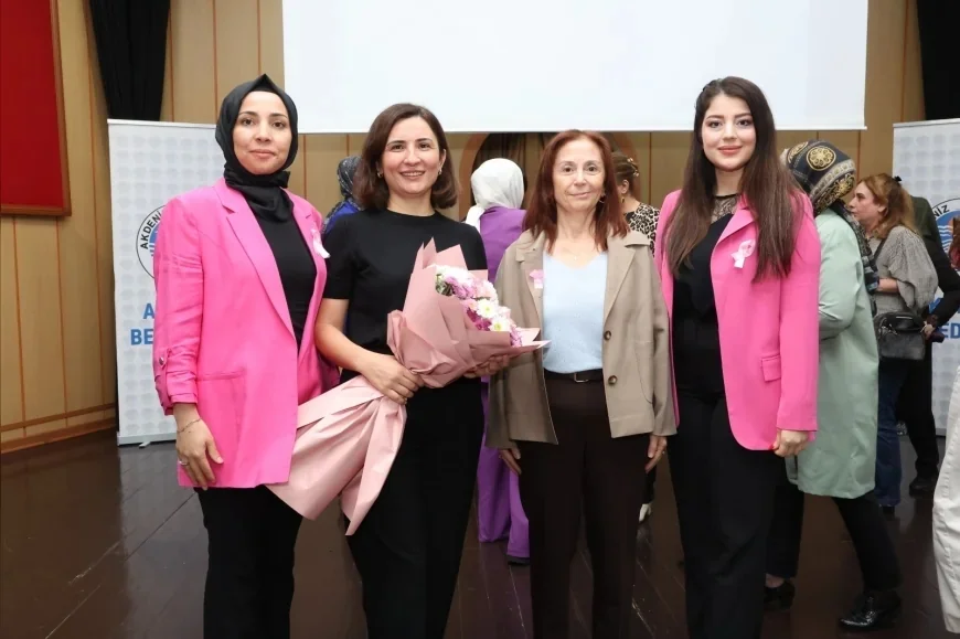 Akdeniz Belediyesi Kadınlara Meme Kanseri Farkındalık Semineri Düzenledi: “Ağrısız Kitle Zararsız Anlamına Gelmez”