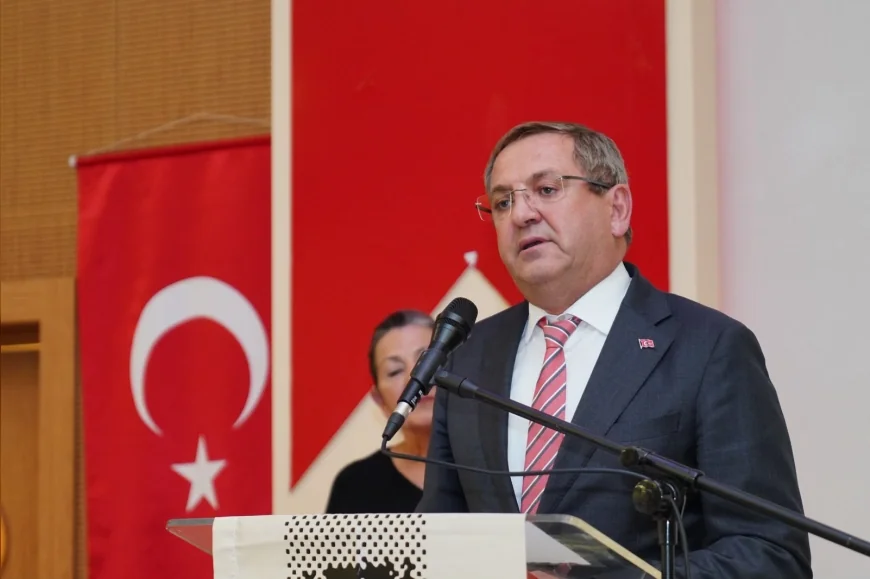 ADD AYVALIK ŞUBESİ’NİN DÜZENLEDİĞİ GECEDEN ATATÜRK’ÜN DEVRİMLERİNE, DEMOKRASİYE VE HUKUKUN ÜSTÜNLÜĞÜNE BAĞLILIK MESAJI