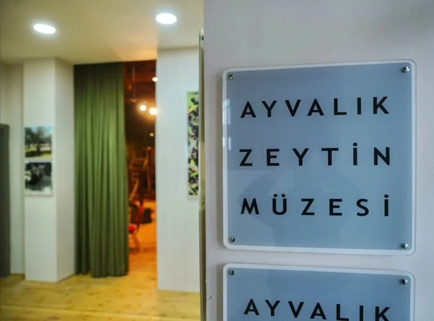 Ayvalık Belediyesi Zeytin ve Zeytinyağı Galerisi Kırlangıç Tarihi Sabunhane Salonu’nda Ziyaretçileriyle Buluşuyor