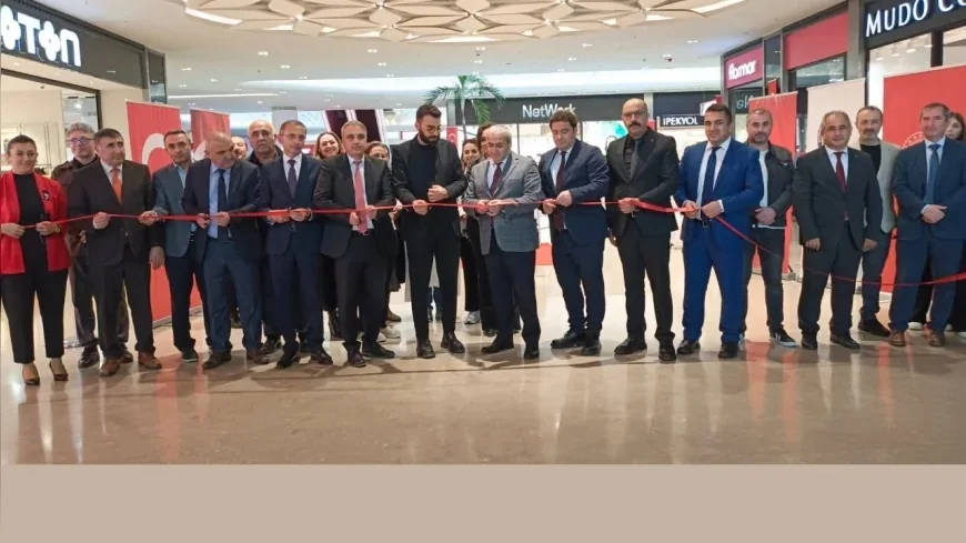 Çorum Güzel Sanatlar Lisesi Öğrencilerinin Cumhuriyet Temalı Eserleri AHL Park AVM’de Sanatseverlerle Buluştu