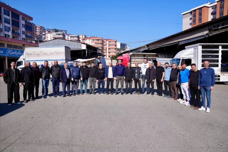 Giresun Belediye Başkanı Fuat Köse, Yaş Sebze ve Meyve Hali’nde Esnafla Kahvaltıda Buluşarak Talep ve Beklentileri Dinledi