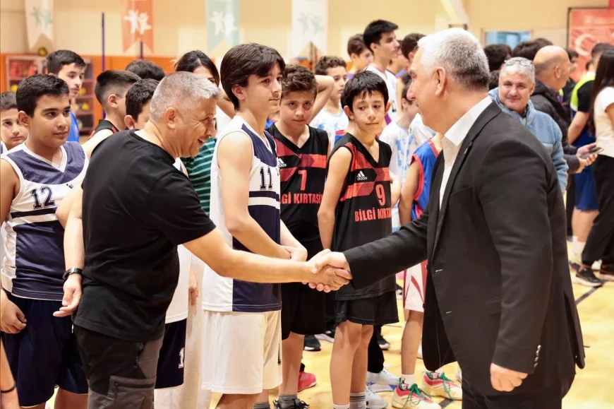 Bergama’da Cumhuriyet’in 103’üncü yılı 3x3 Basketbol Turnuvası ile kutlandı, dört okul şampiyon oldu