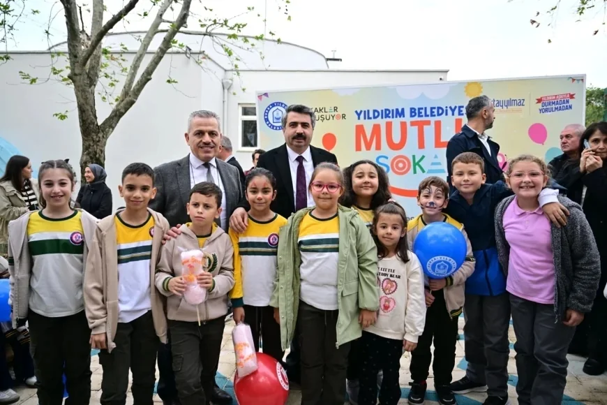 YILDIRIM BELEDİYESİ, ÇOCUKLARIN GÜVENLE OYNAYABİLECEĞİ MUTLU SOKAK’I GÜVENLİ OYUN ALANINA DÖNÜŞTÜRDÜ