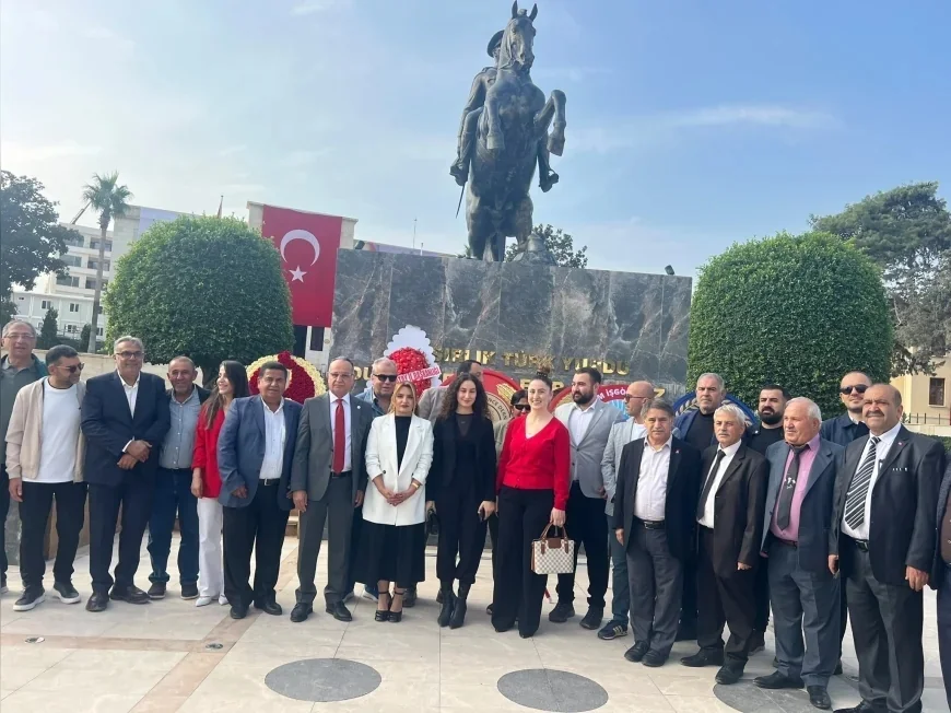 Hatay’da Cumhuriyet’in 100. Yılında Atatürk Anıtı Önünde Birlik ve Beraberlik Mesajı Verildi