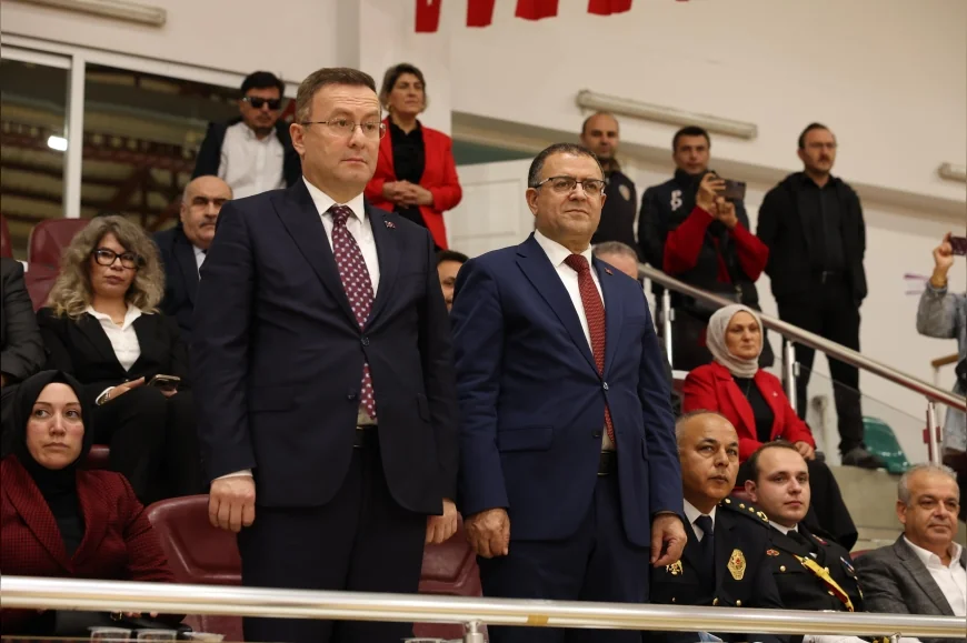 Derince’de Cumhuriyet’in 103. Yılı Törenler ve Öğrencilerin Gösterileriyle Kutlandı