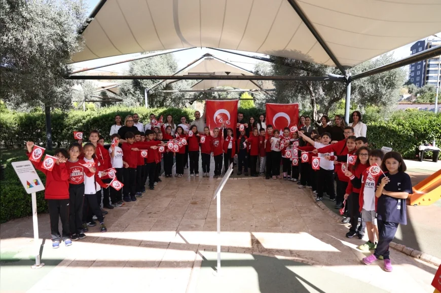 Efeler’de Cumhuriyetin 103’üncü Yılı Bilimle Buluştu: Öğrenciler Matematik ve Bilim Parkı’nı Keşfetti