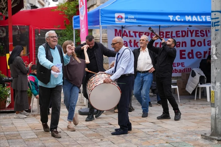 Maltepe’de Cumhuriyet’in 103’üncü yılı Beşçeşmeler Meydanı’nda mübadil davuluyla kutlandı