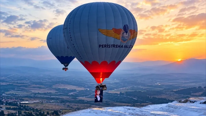 Denizli Pamukkale’de Cumhuriyet’in 103. Yılı Türk Bayraklarıyla Donatılan Sıcak Hava Balonlarıyla Kutlandı