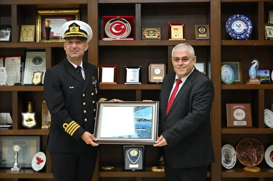 TCG Doğanay Denizaltısı Komutanlarından Kdz. Ereğli Belediyesi’ne Cumhuriyet Bayramı Ziyareti