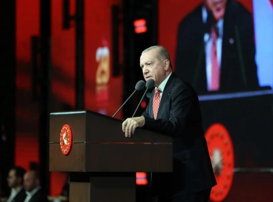 Cumhurbaşkanı Erdoğan: “Türkiye Cumhuriyeti, her alanda elde ettiği büyük kazanımlarla başarıdan başarıya koşmaya devam ediyor”