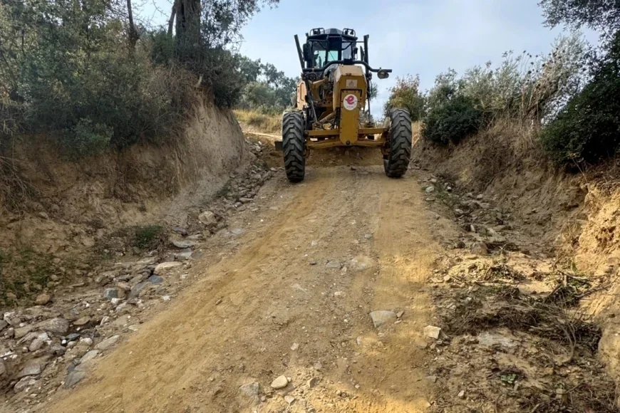 Efeler Belediyesi Yağışlarda Hasar Gören Tarım Arazisi Yollarını Yeniden Ulaşıma Açıyor