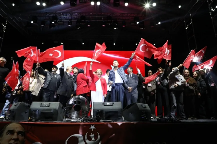 Menderes’te Cumhuriyet Bayramı Coşkusu İki Gün Sürdü: Binlerce Vatandaş Deha Bilimlier Konserinde Buluştu