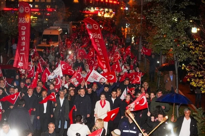 Beylikdüzü’nde Cumhuriyet’in 103. Yıl Dönümü Geleneksel Kortej, Konser ve Bilim Etkinlikleriyle Kutlandı