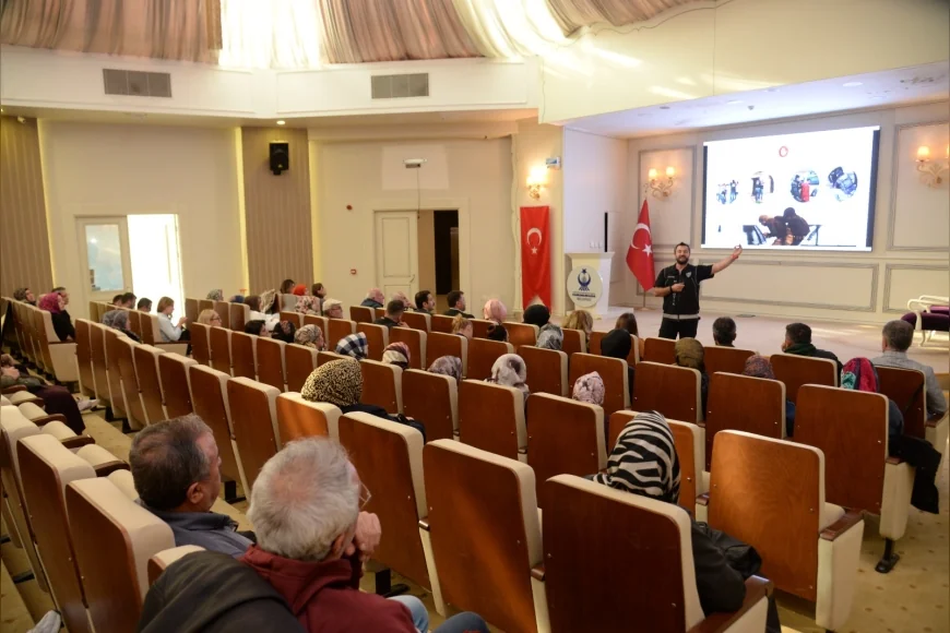 Kahramankazan Belediyesinden Bağımlılıkla Mücadelede Aileleri Bilinçlendiren Farkındalık Semineri!