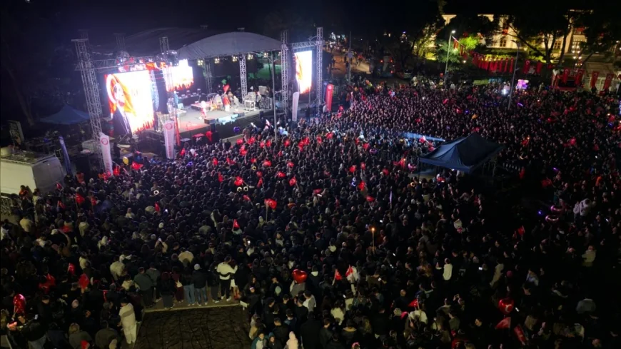 Muğla’da Cumhuriyet’in 103. Yıl Dönümü Binlerce Kişinin Katıldığı Fener Alayı ve Madrigal Konseriyle Kutlandı!