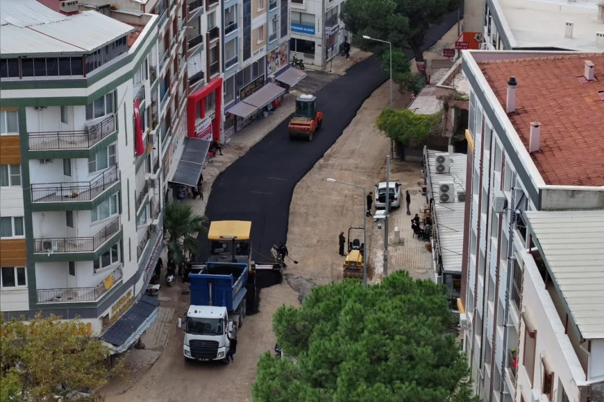 Manisa Büyükşehir Belediyesi, Muradiye’de Yağışlara Karşı Sıcak Asfalt Çalışmalarını Hızlandırdı!